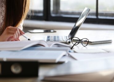 Ryczałt czy KPiR – którą formę opodatkowania wybrać w 2025 roku?